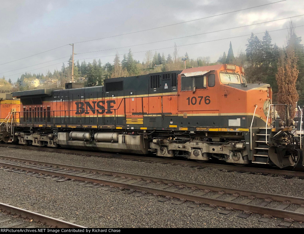 BNSF 1076